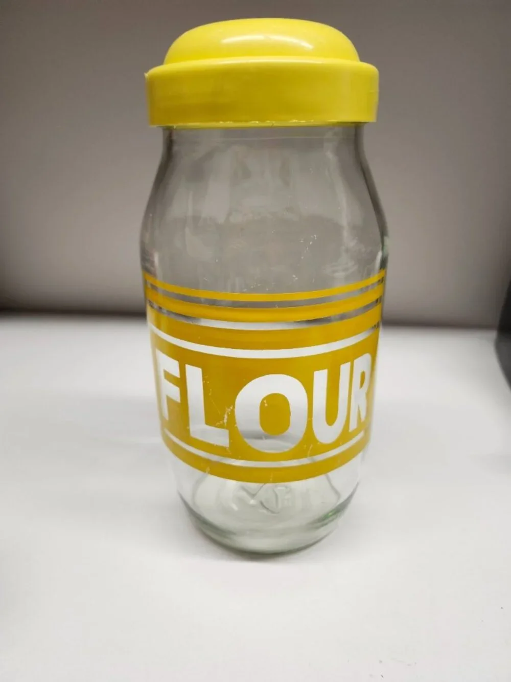 Bright Yellow Flour Canister w/Lid 2 Liter, 10